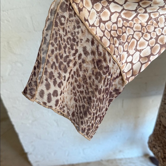 August Silk Giraffe Pattern sleepwear in Brown and Cream - Picture 3 of 6